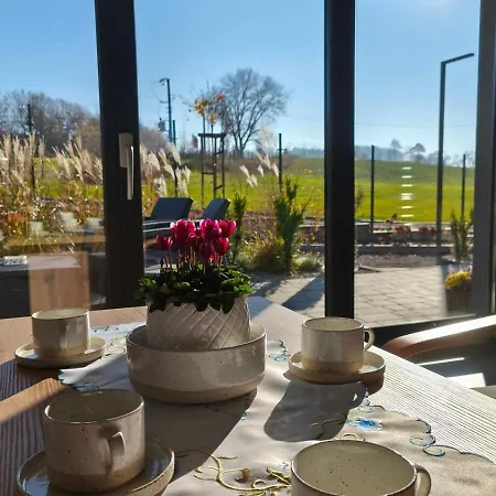 Domki I Apartamenty Wir Na Kaszubach Гостевой дом 3*